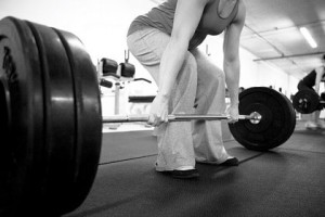 woman-deadlifting